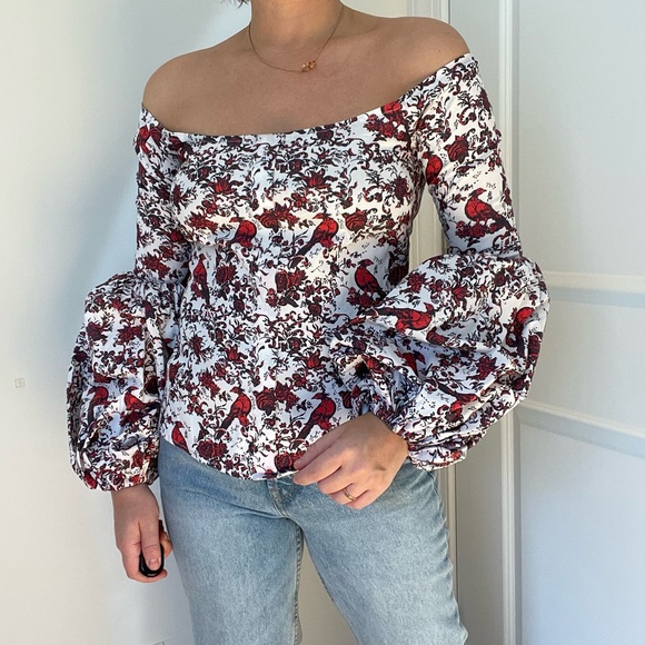 Gorgeous Printed Off Shoulder Top with Puffy Sleeves - Picture 4 of 11